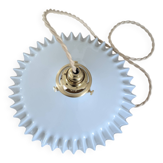 White serrated opaline