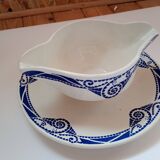 Porcelain sauce boat Moulin des Loups Orchies