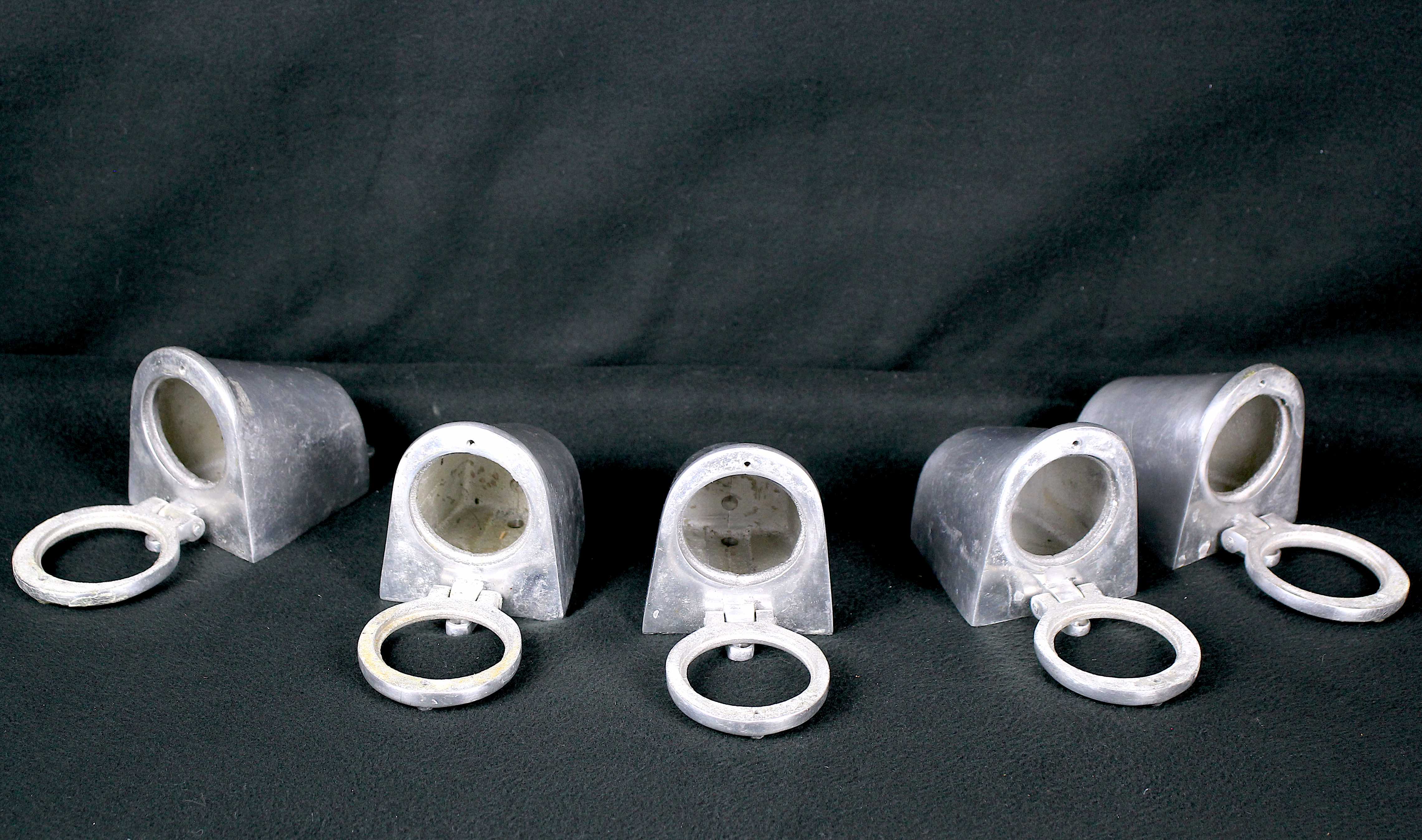 Robust aluminum wall lamp