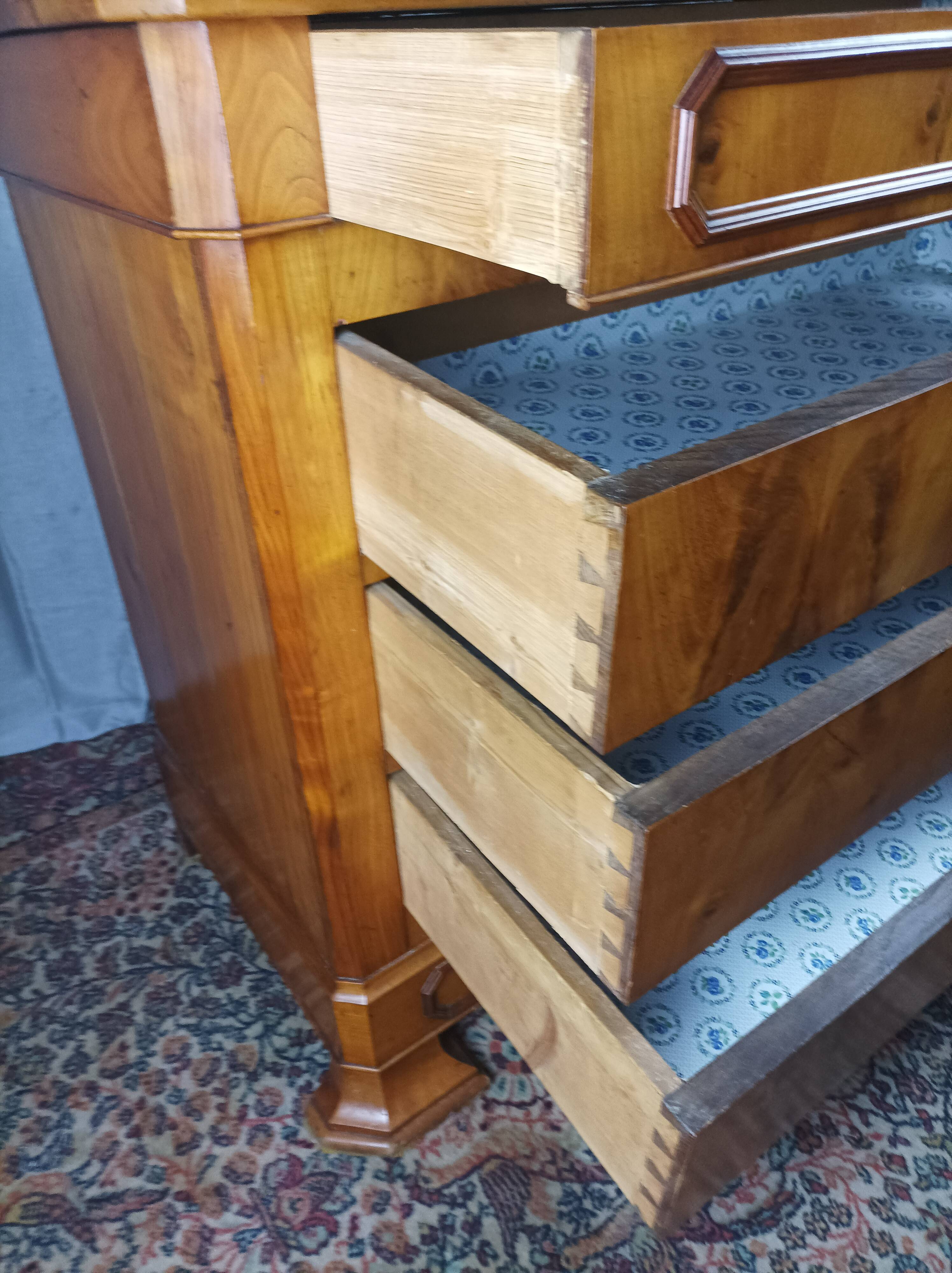 Louis Philippe chest of drawers in cherry wood