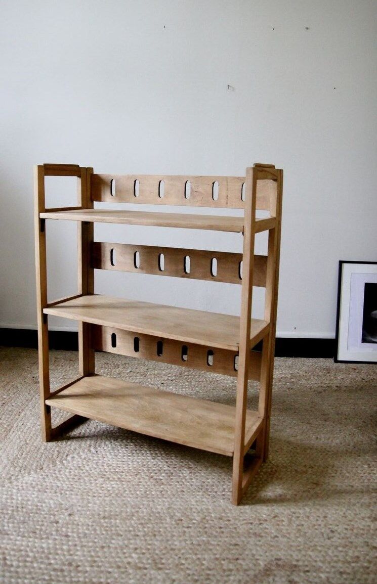 Folding wooden bookseller shelf