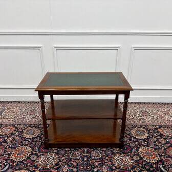 Table d'appoint anglaise classique avec dessus en cuir vert