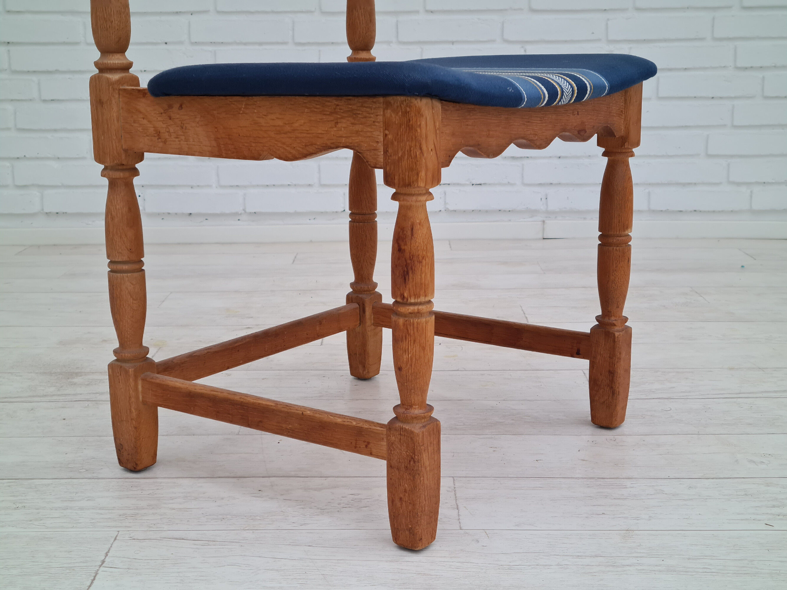 5 chairs in oak wood 1960