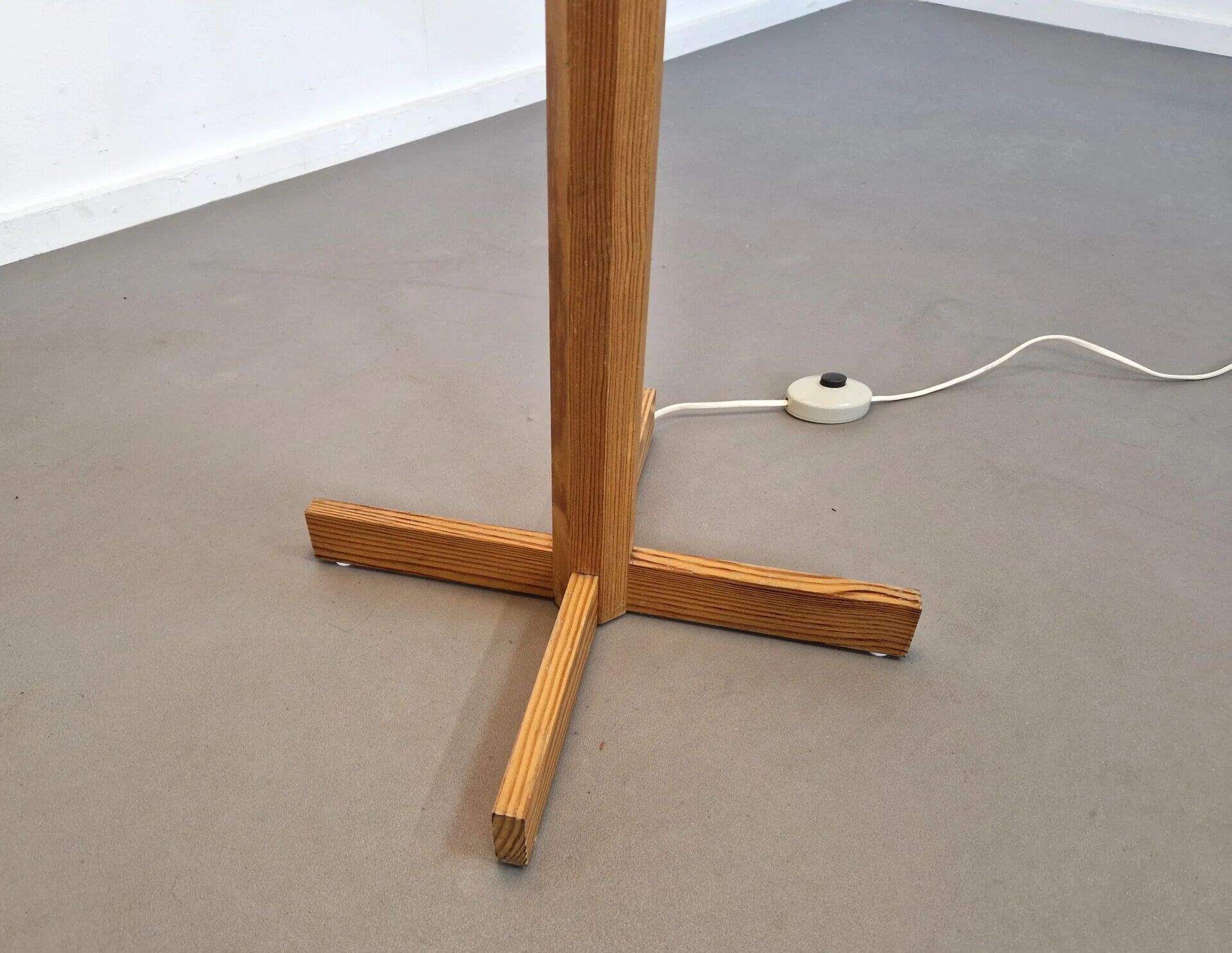 Uno Dahlén for Aneta Sweden | Floor lamp