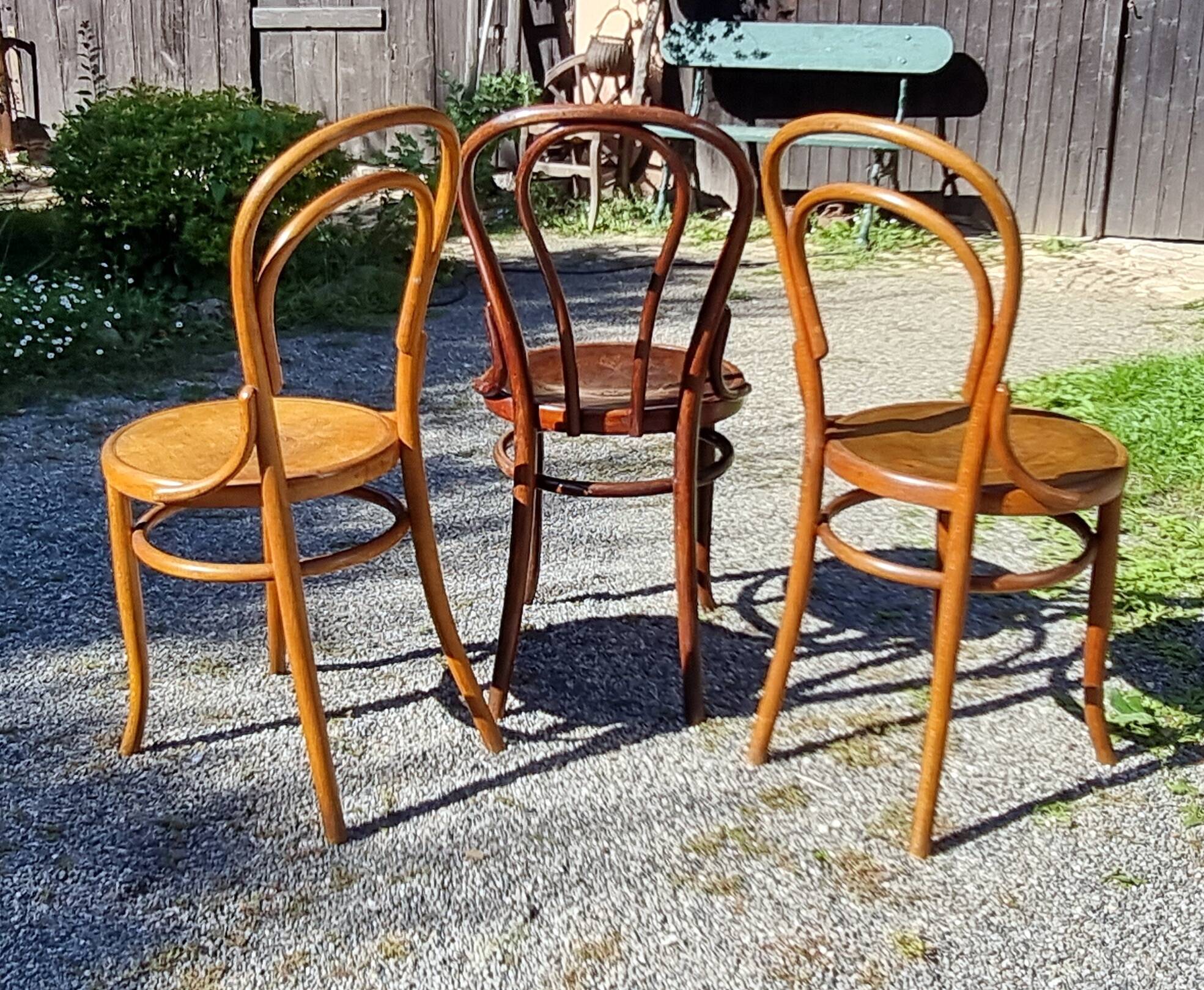 6 Thonet Fischel bistro chairs and others in curved wood from the early 20th century