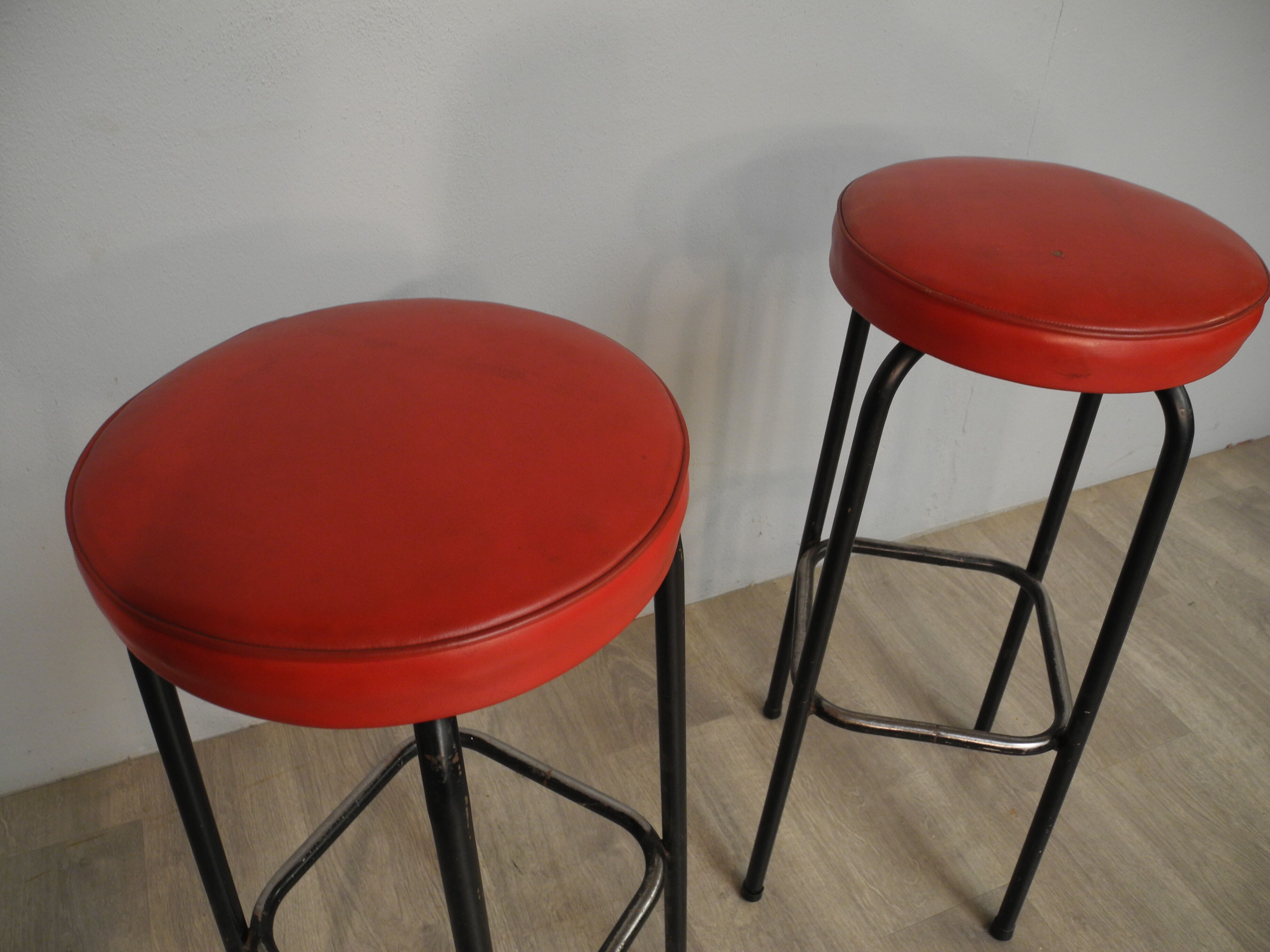 Lot of 2 red stools 50/60