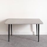 Table basse grise pieds métalliques