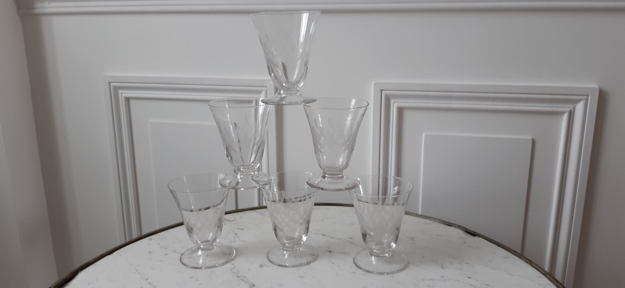 Set of 6 wine glasses on feet engraved years 50-60