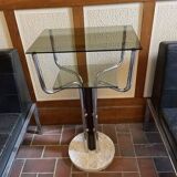 Table d’appoint métal chromé, marbre et verre fumé