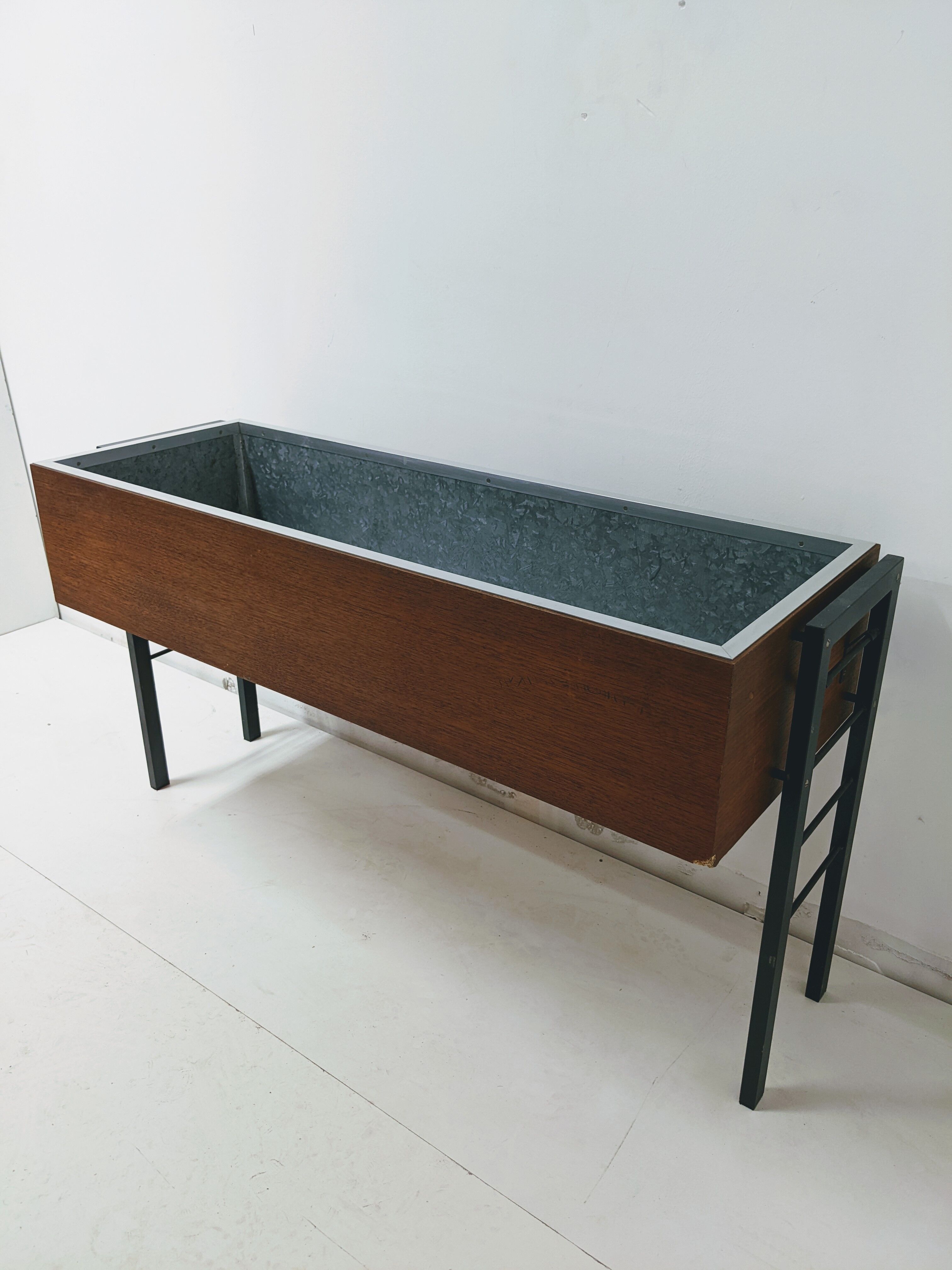 Vinyl furniture / plant / industrial style in teak