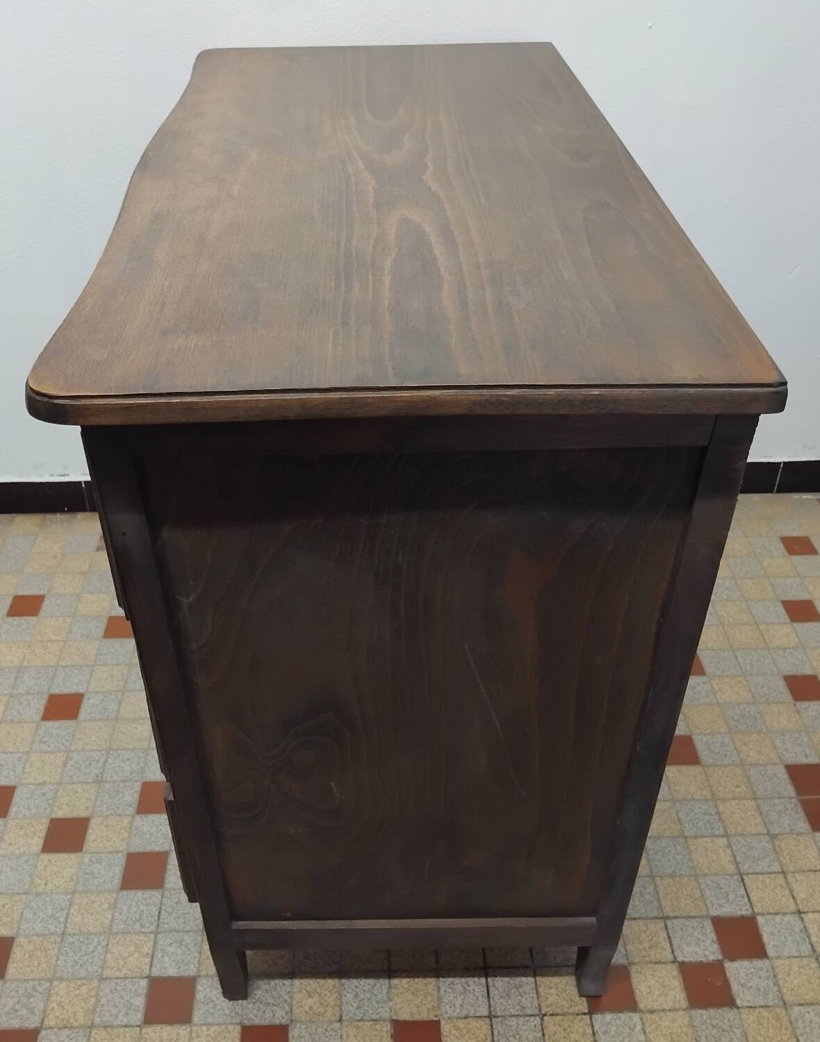 Antique wooden chest of drawers with 3 drawers