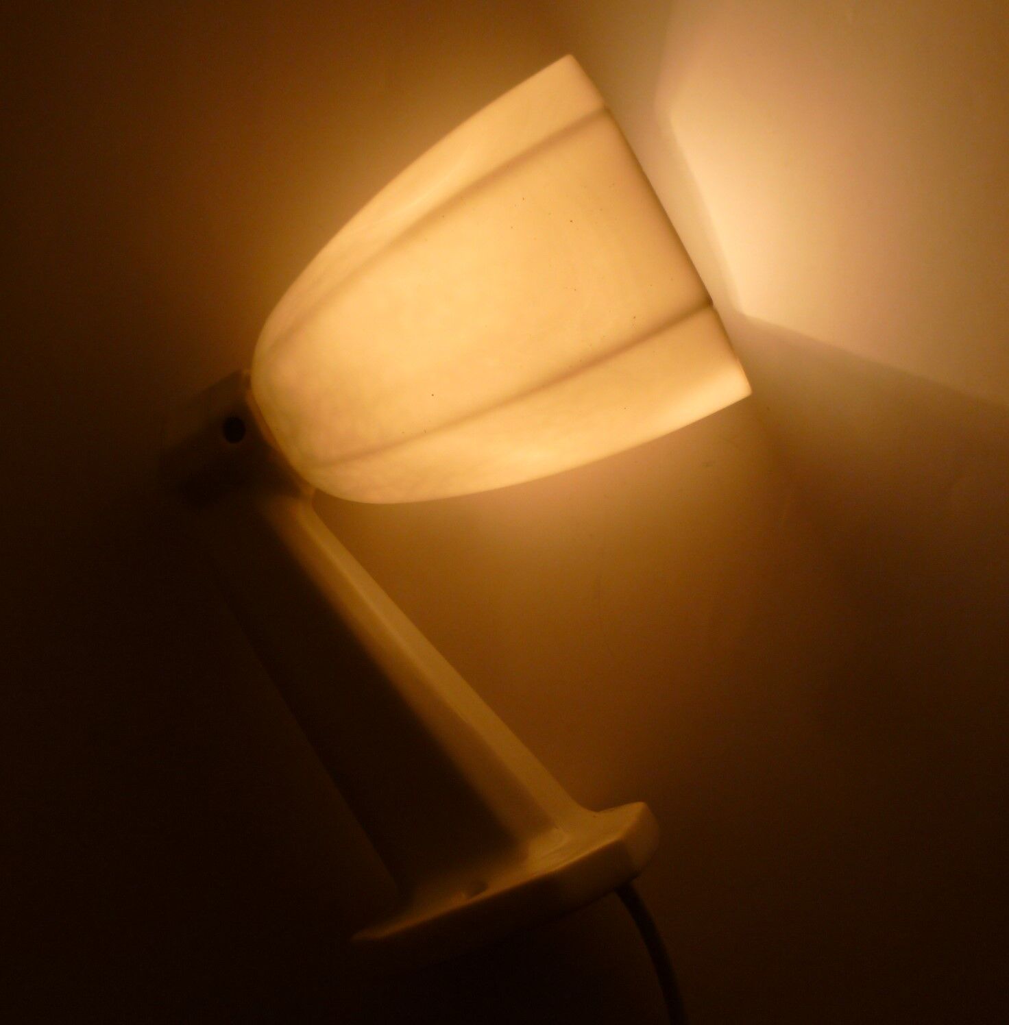 Old wall lamp for porcelain and opaline bathroom