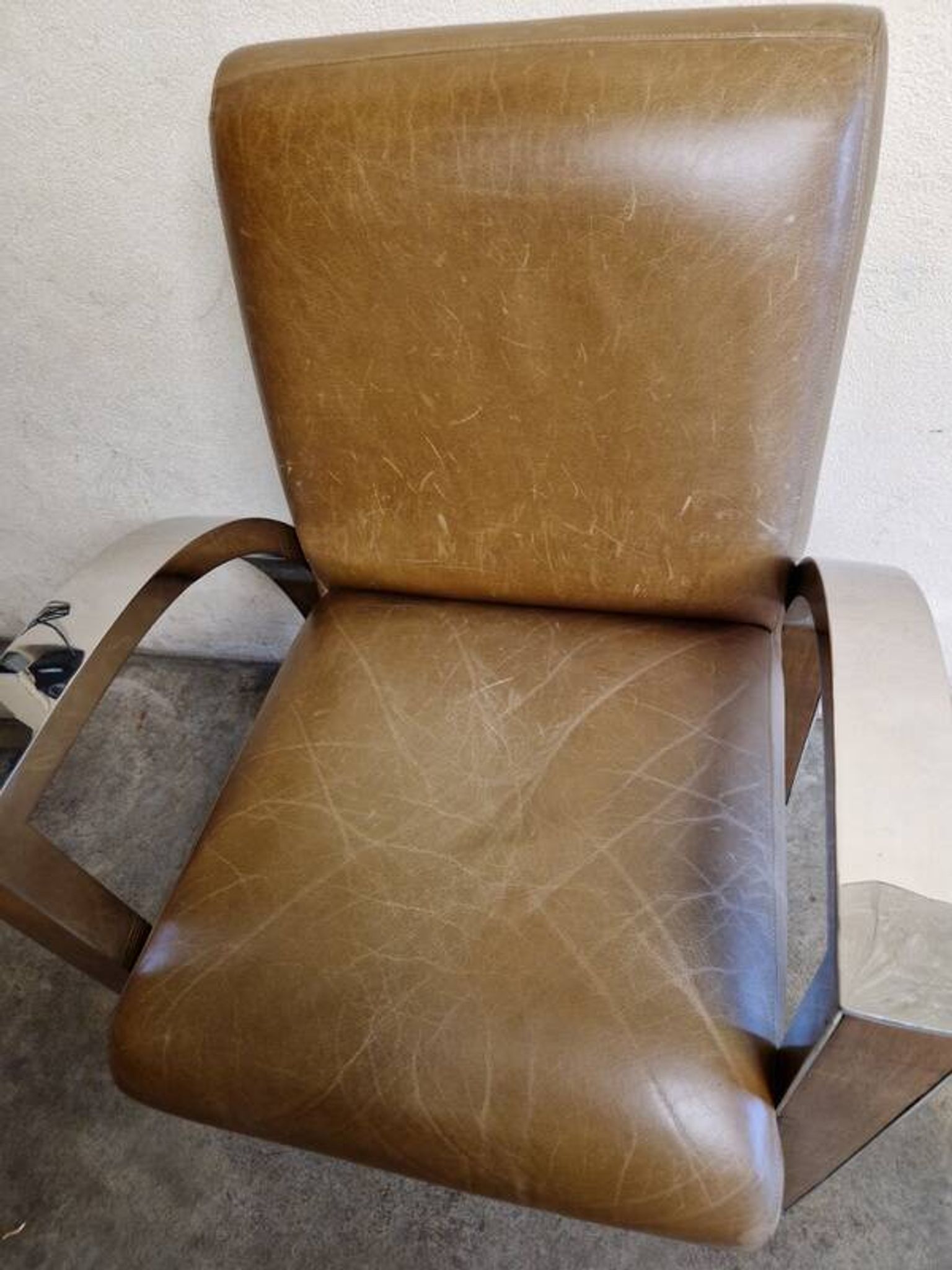 Aviator chair in walnut veneer and chrome metal, 1970.