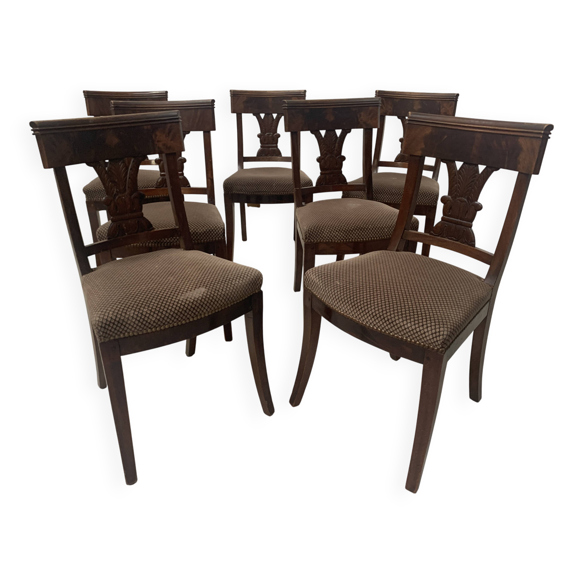 Suite de sept chaises en acajou massif XIX siècle