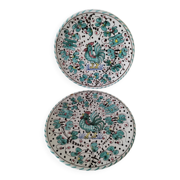 Pair of Deruta Etruscan plates with green rooster Italian majolica.