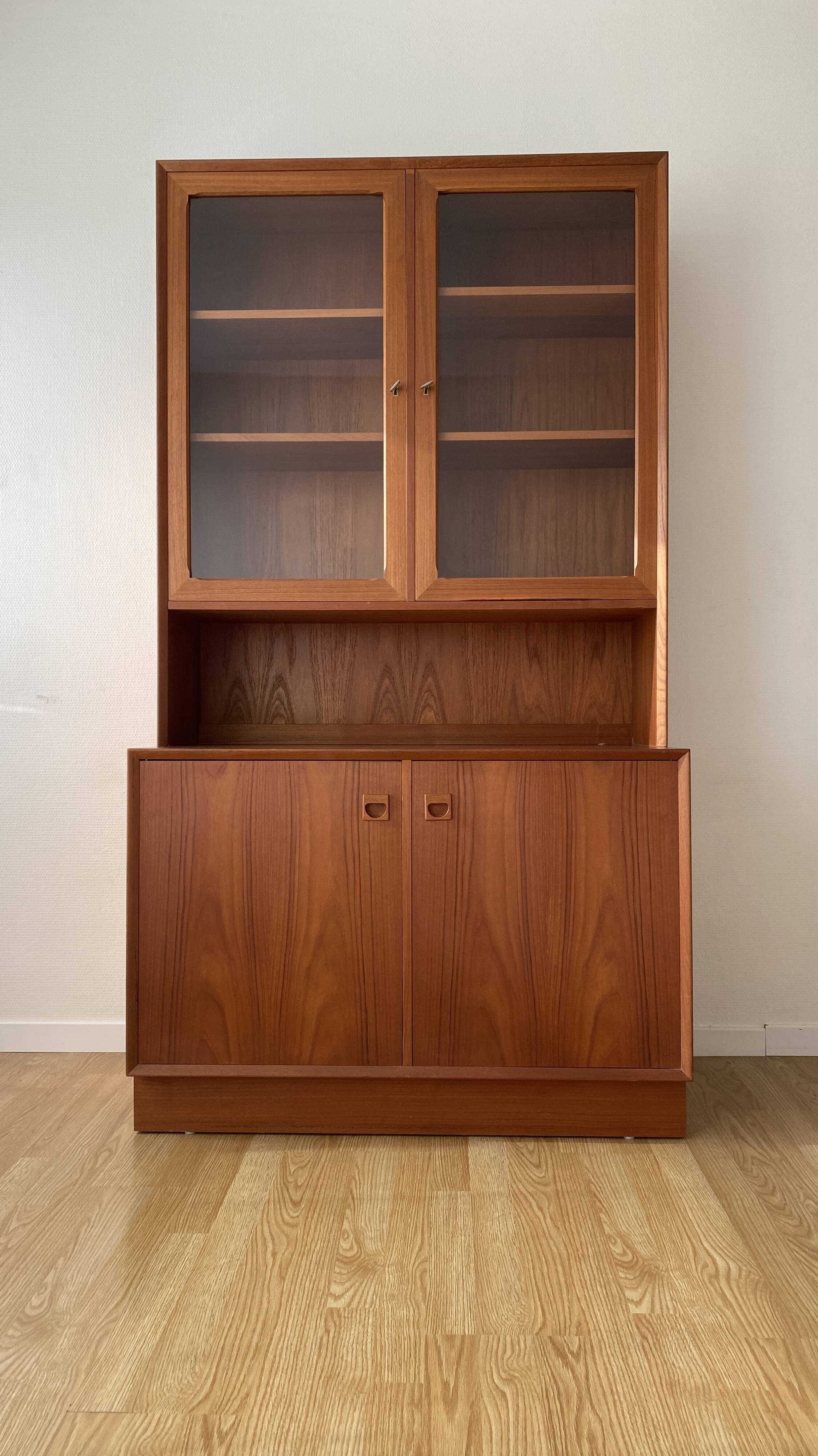 Meuble vitrine scandinave années 60 en teck par Erik Brouer