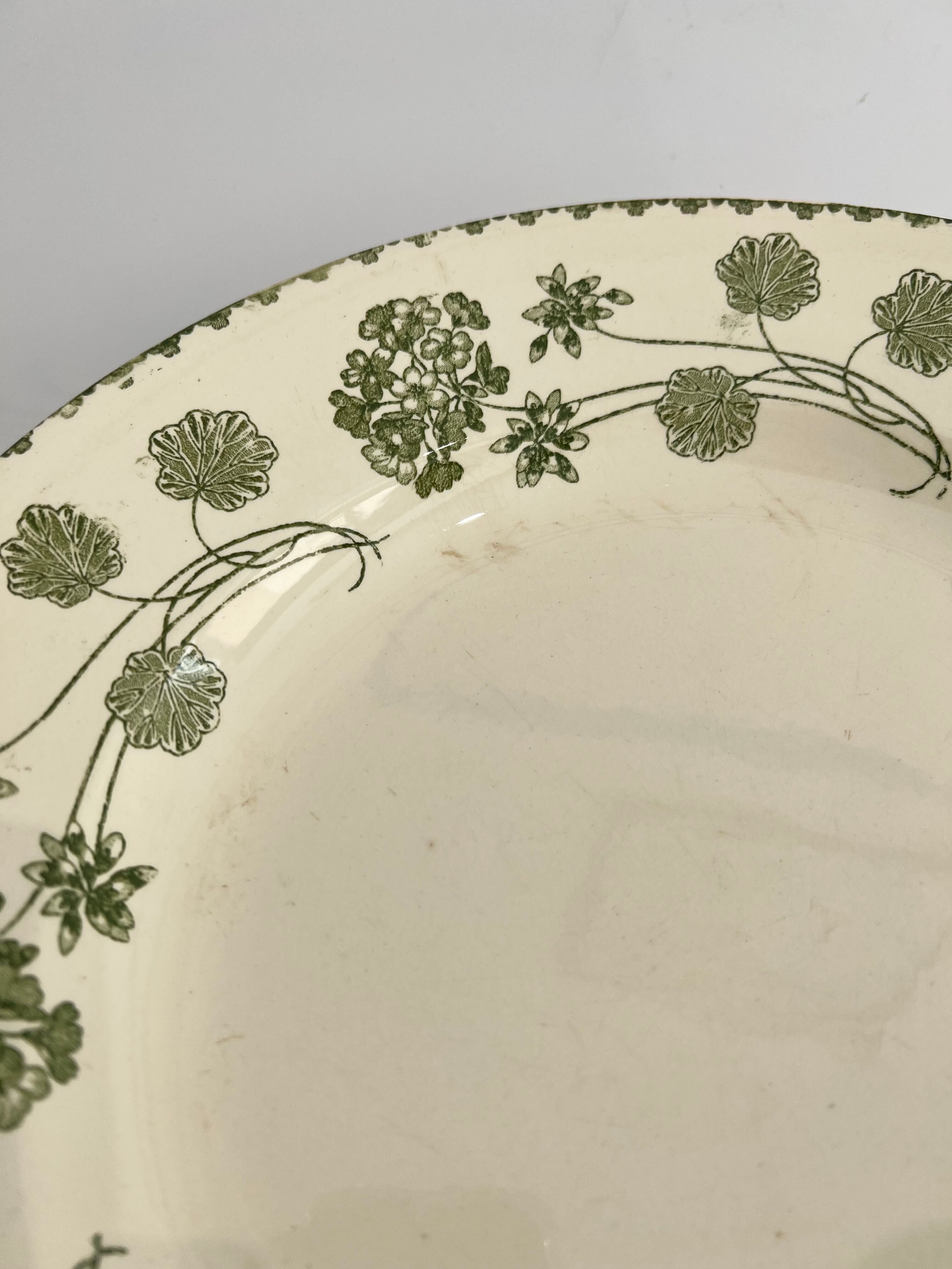 Round dish geranium sarreguemines
