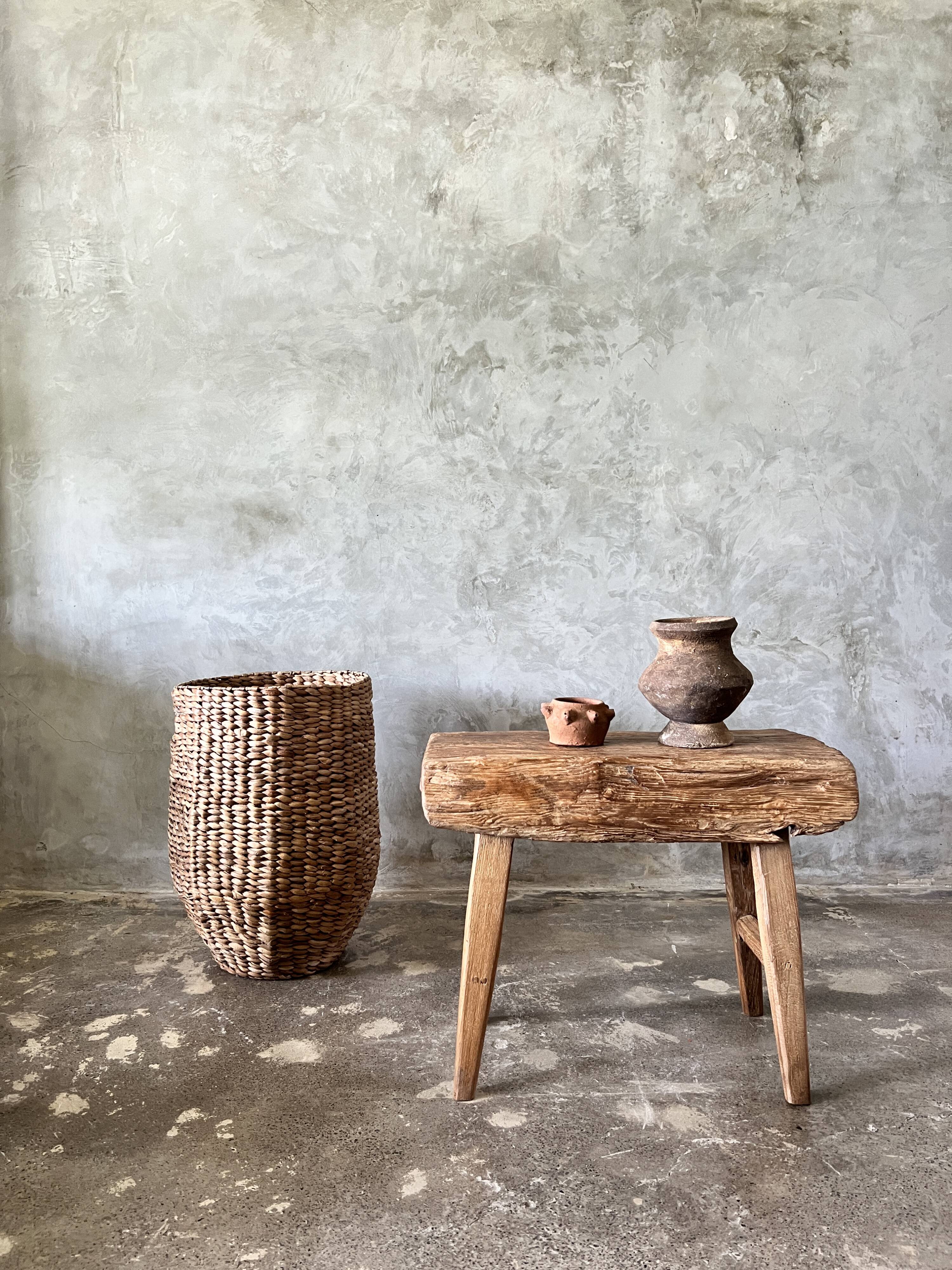 Small organic bench in blond Asian teak quadripod - Tujuh