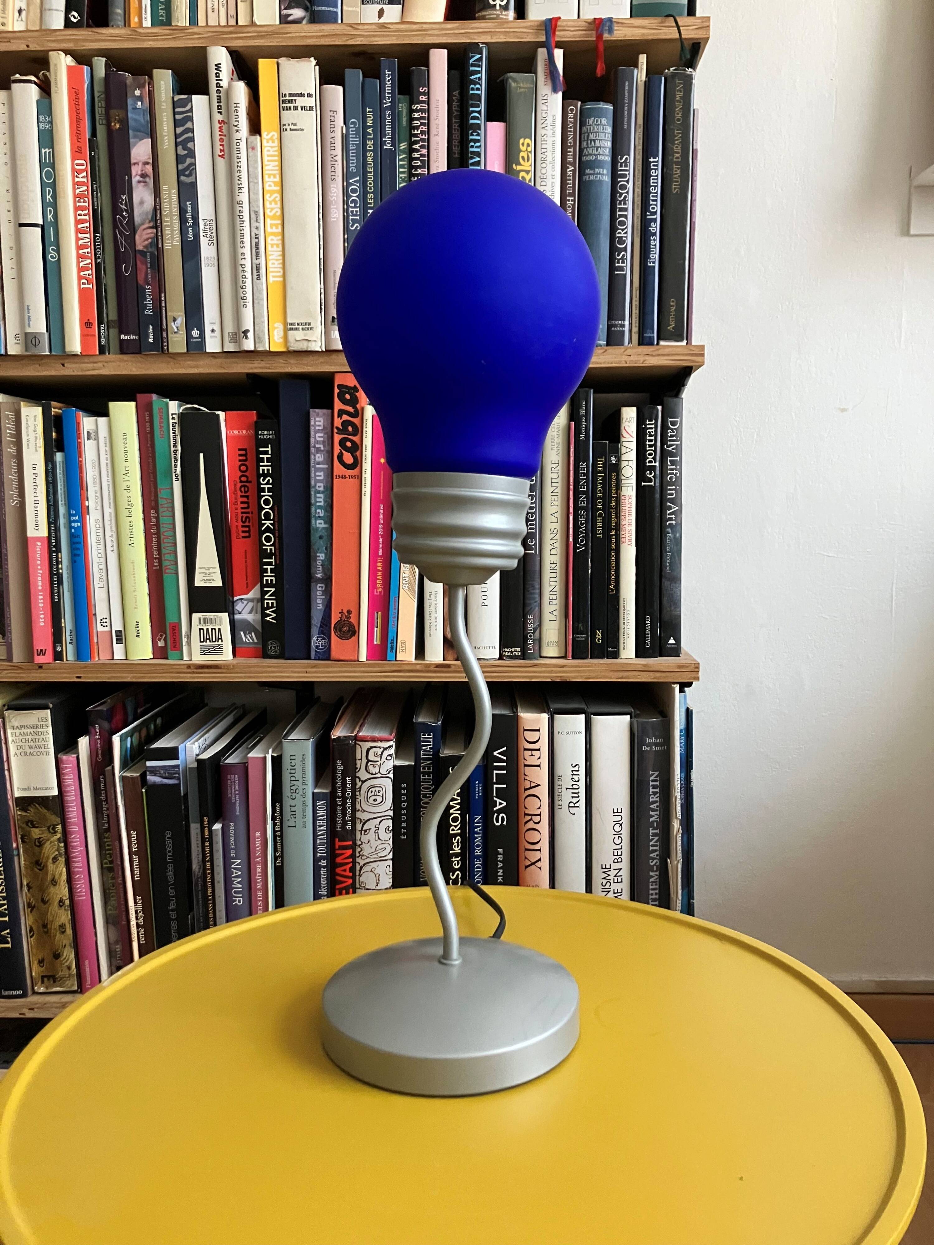 Small blue lamp bulb postmodern 90s Pop Art style