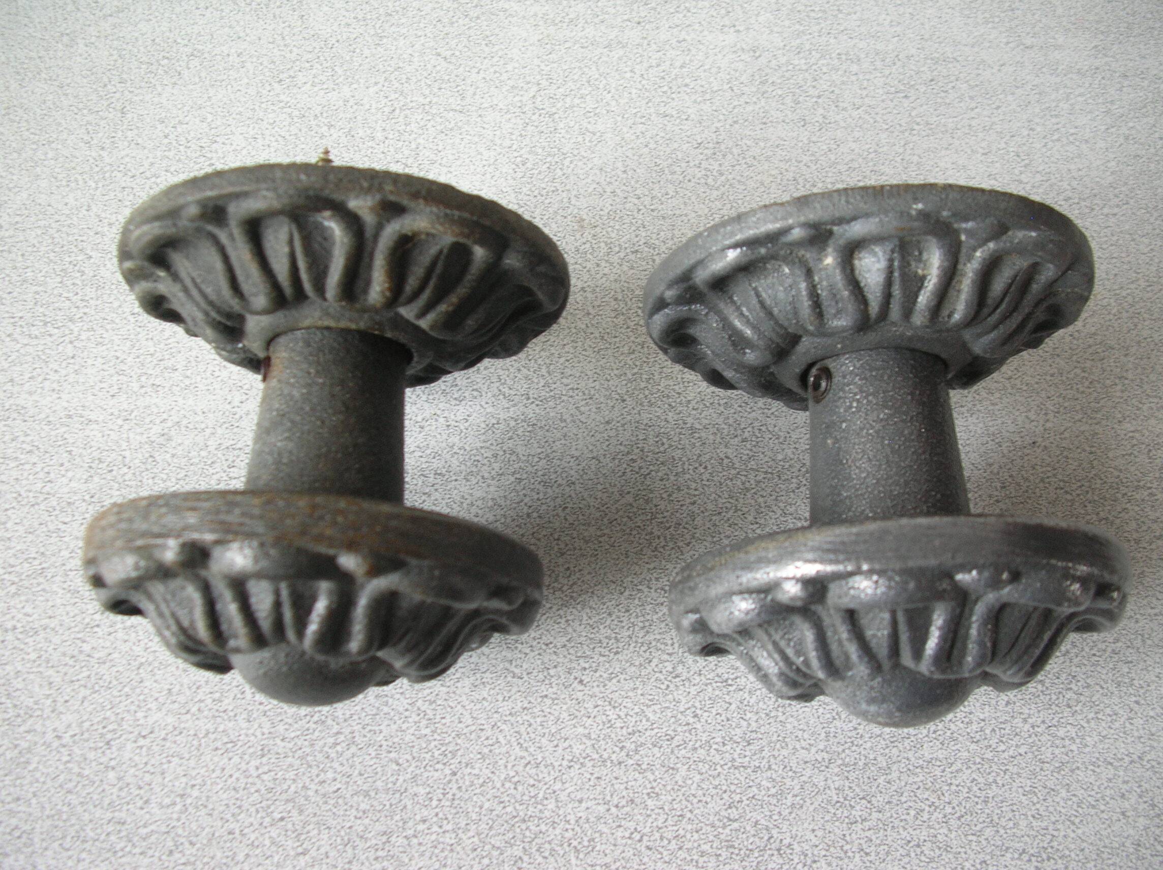Set of 2 cast iron metal door handles 7.3 cm old door locksmith