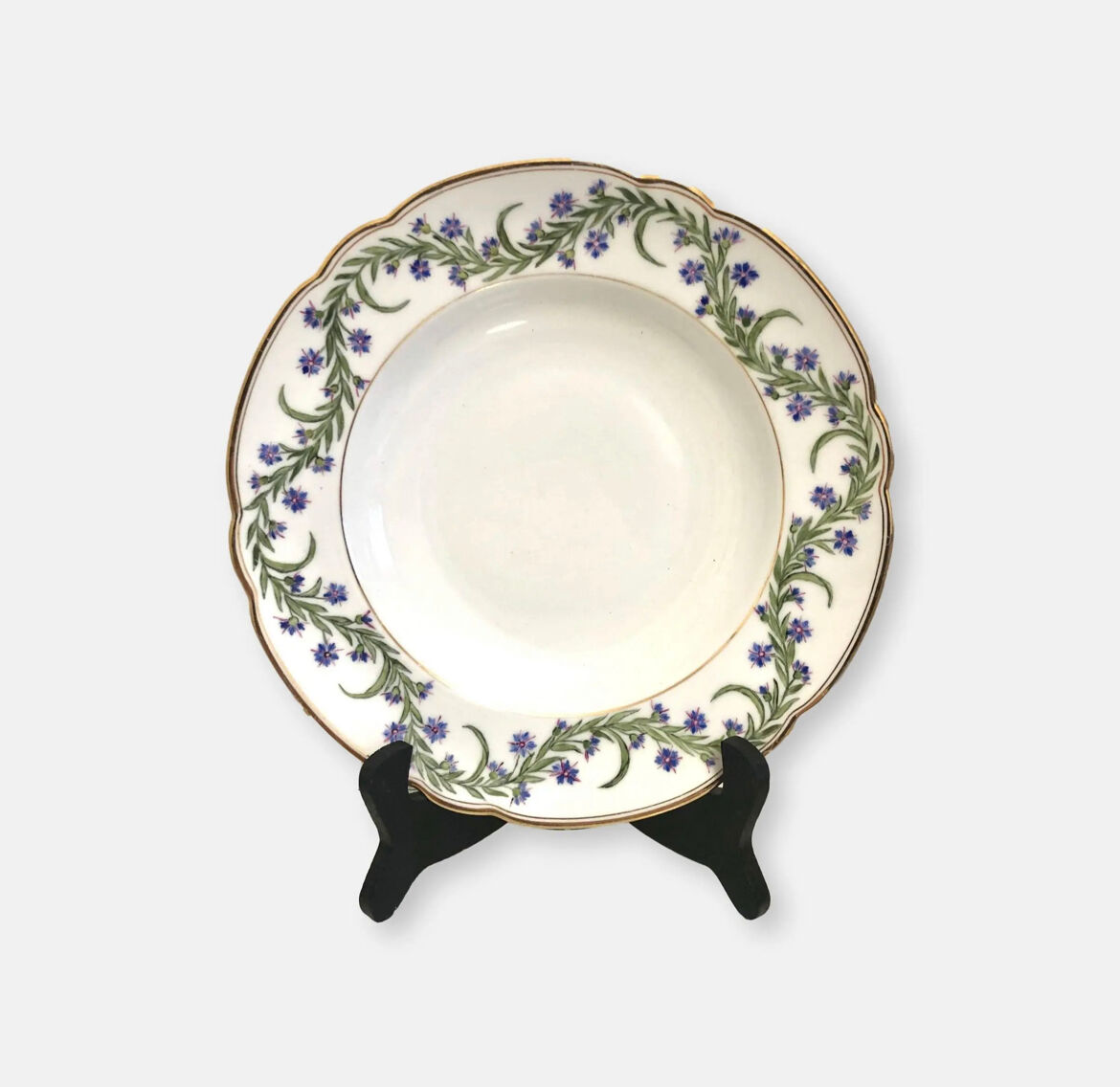 4 hollow porcelain plates