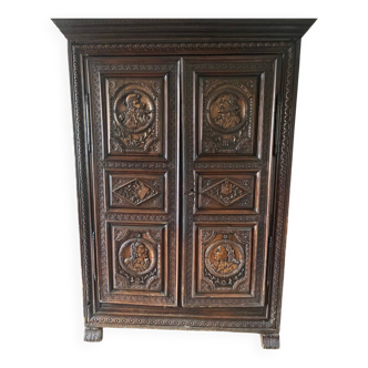 Armoire bois sculpté