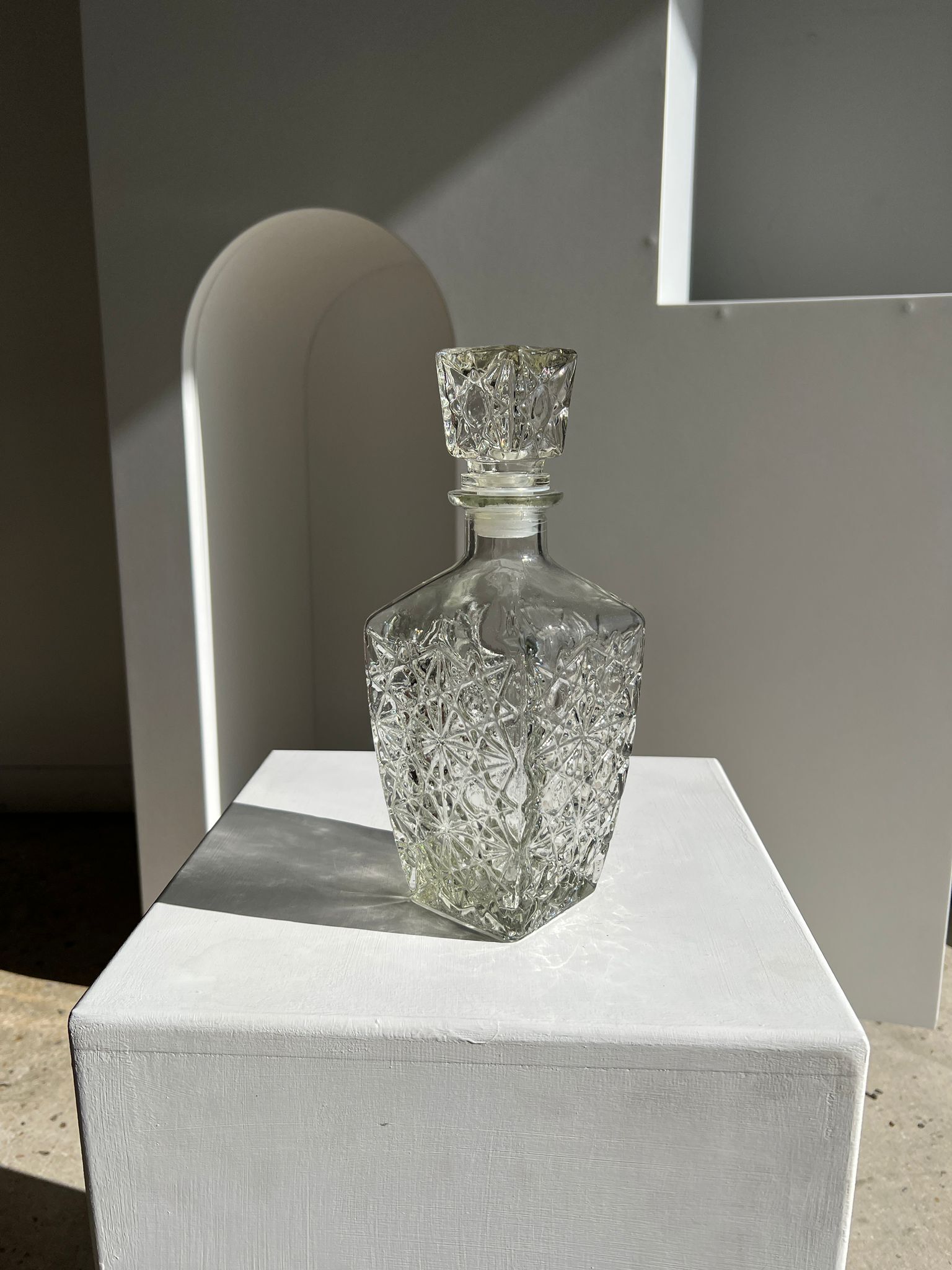 Vintage whisky decanter geometric star patterns H:25cm