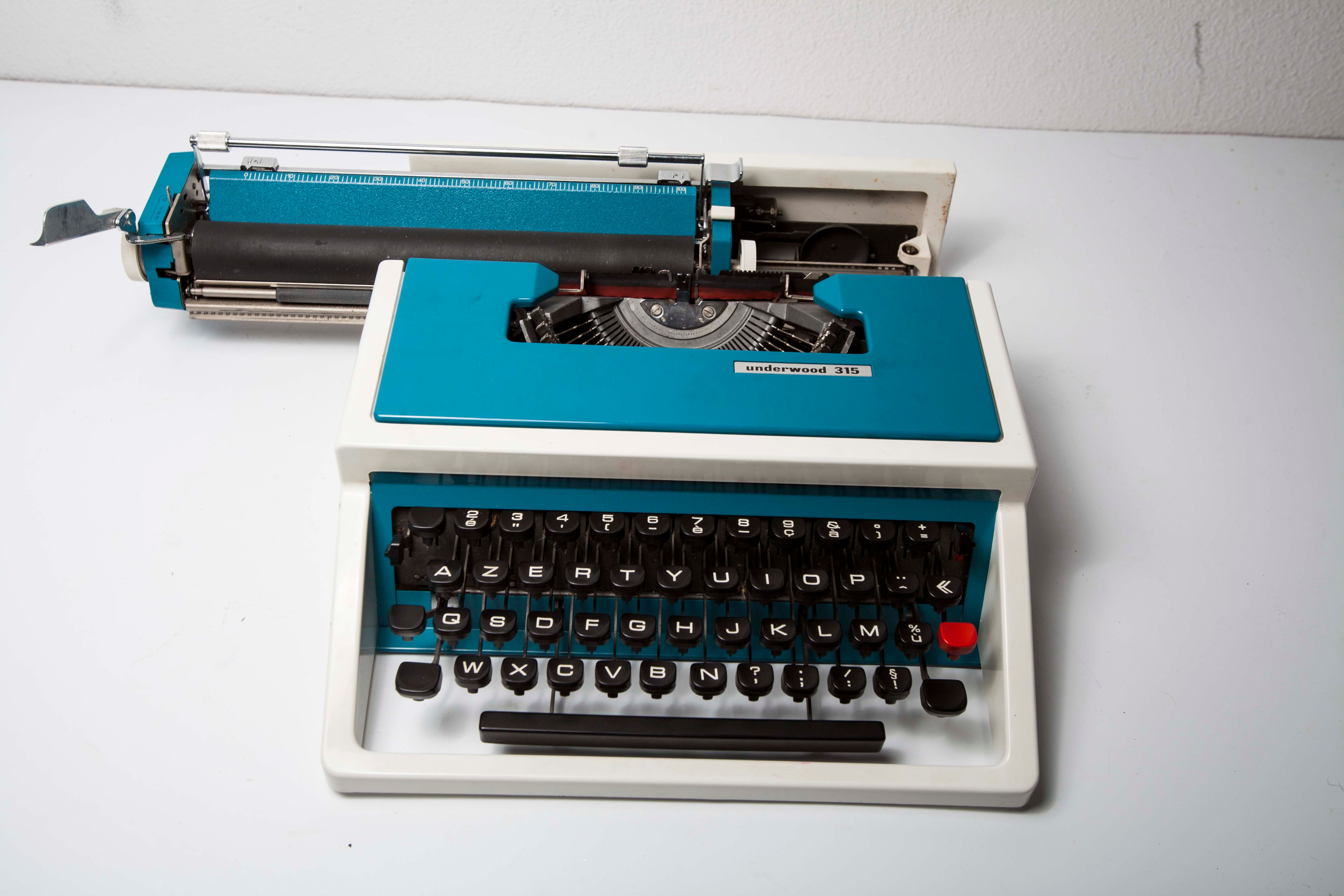 Underwood 315 blue typewriter with satchel