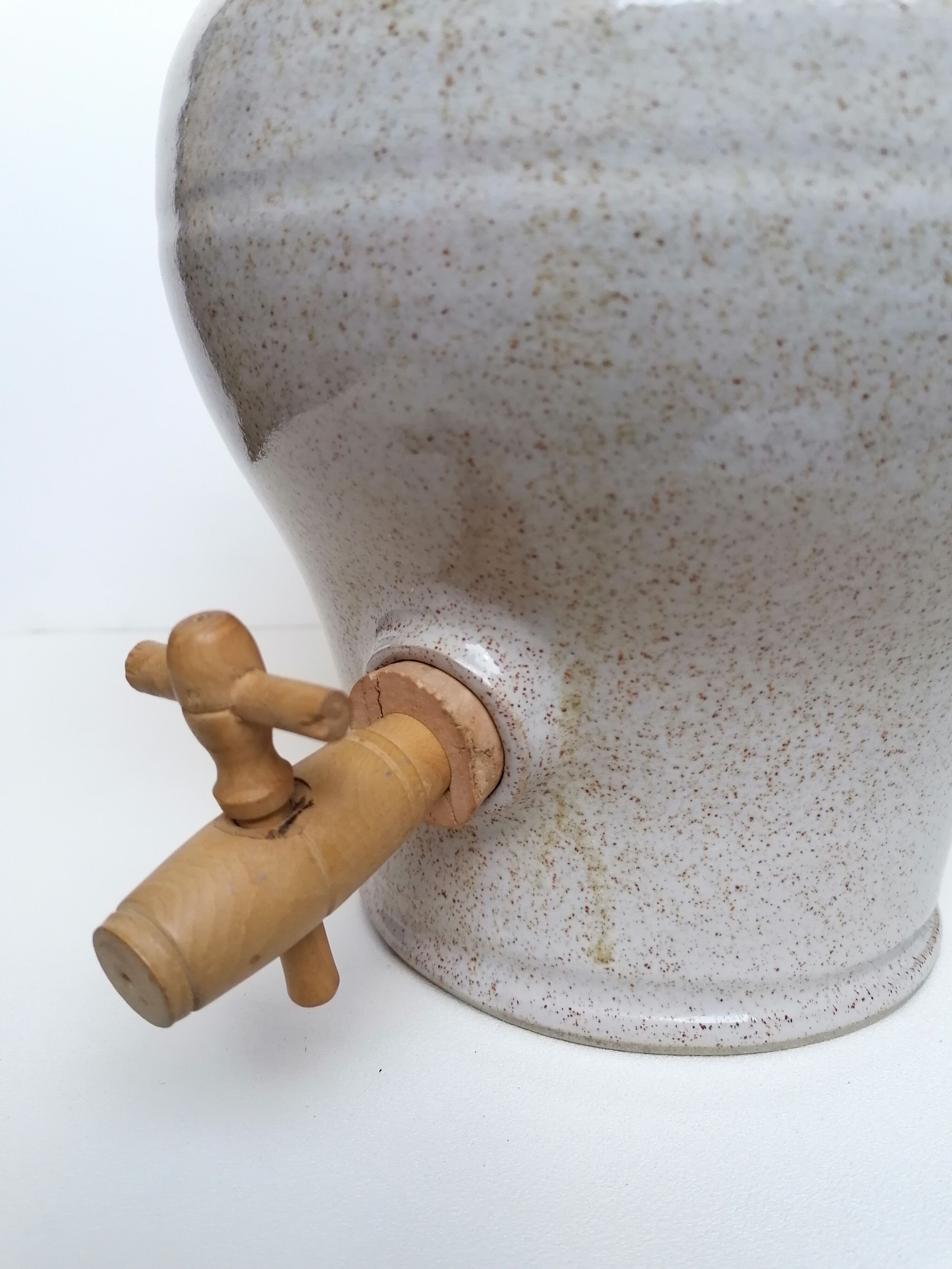 Vinaigrier stamped Norman pottery