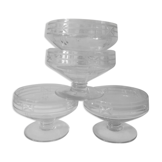 Set de 4 coupes en cristal gravé