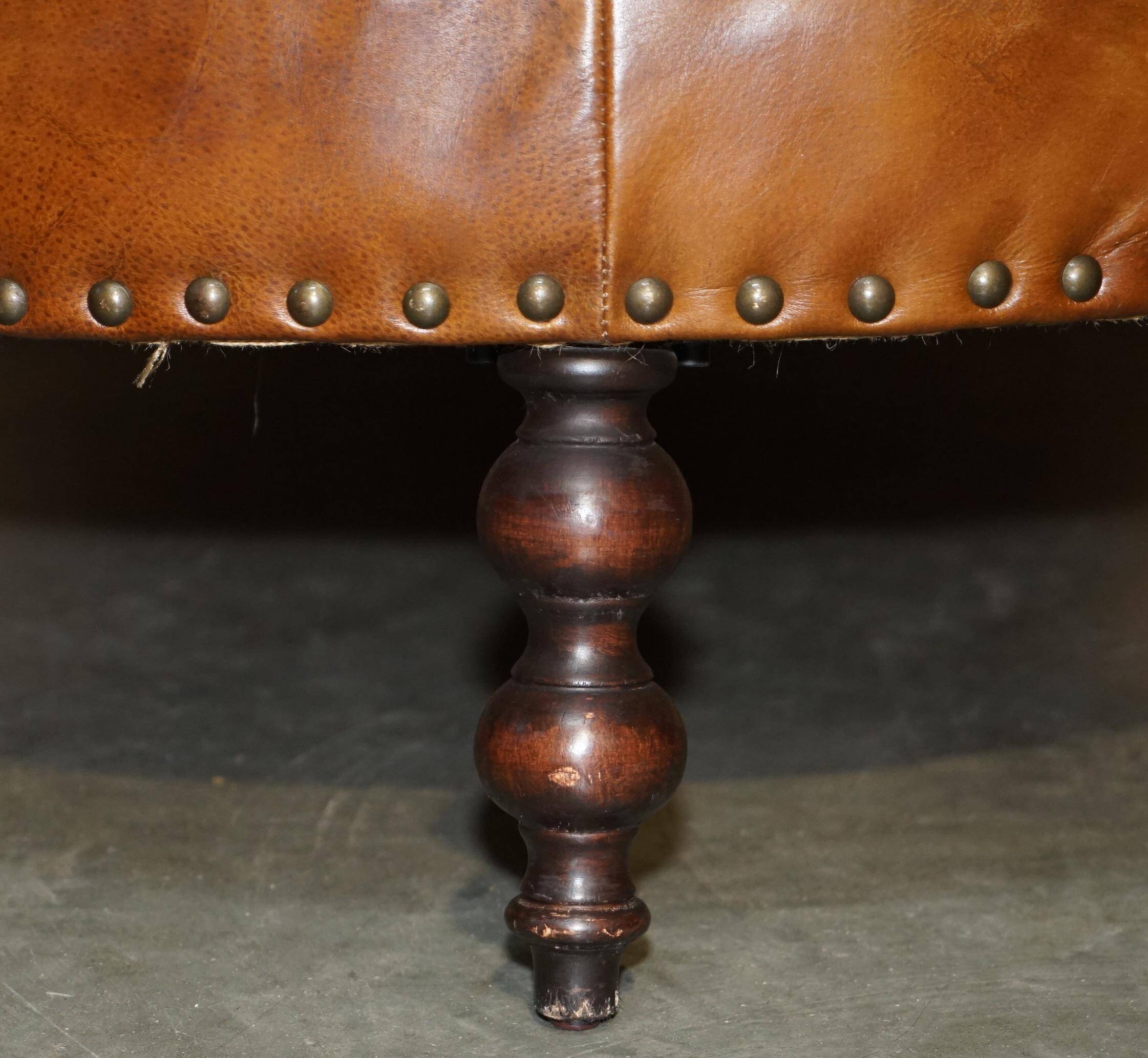 Leather Chesterfield tête-à-tête sofa, 4-seater