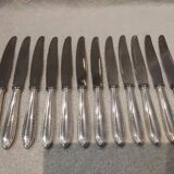 12 silver-plated metal table knives by Christofle Albatros, 24.7 cm.