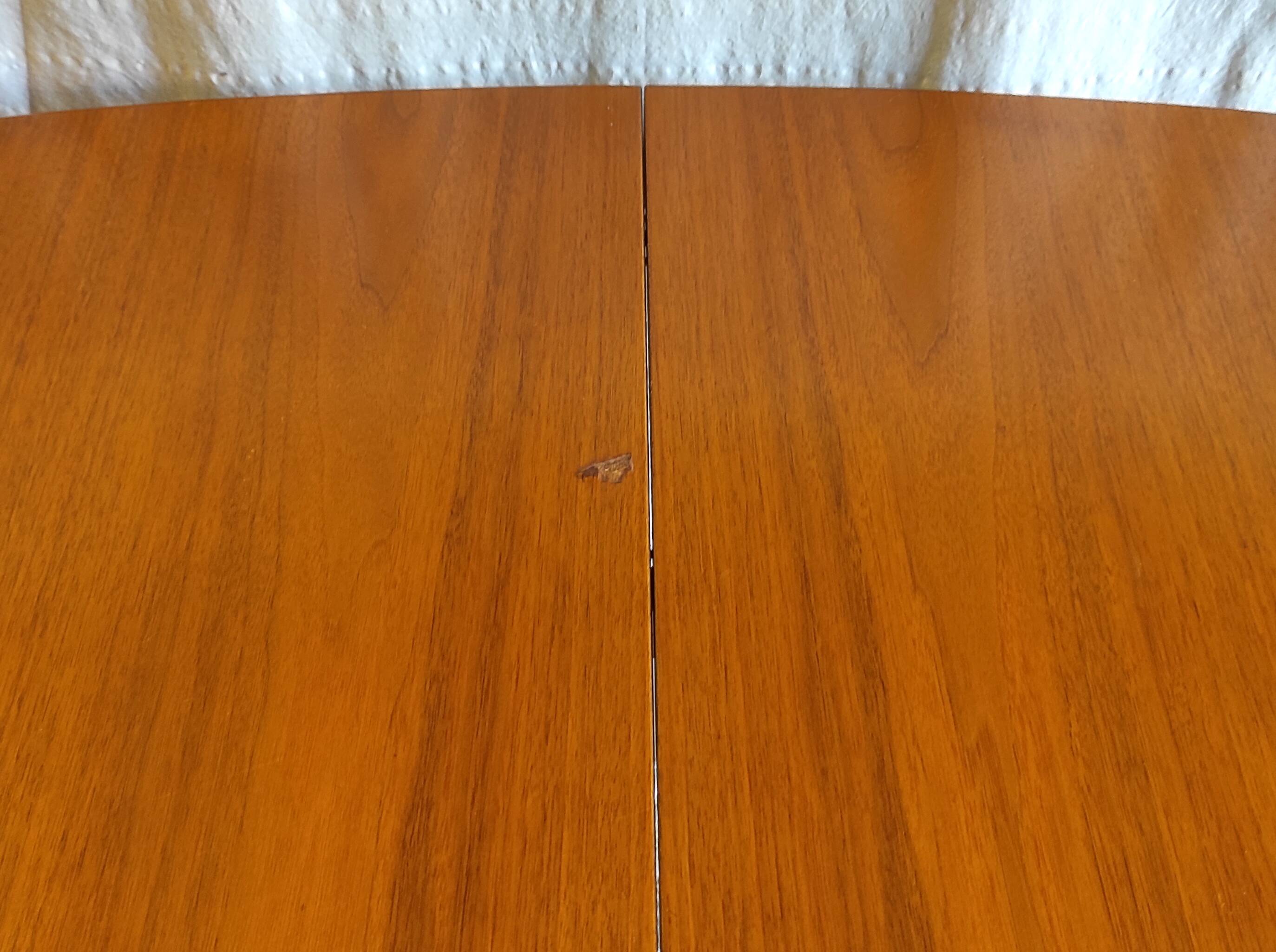 Table à manger ovale en teck - années 60/70