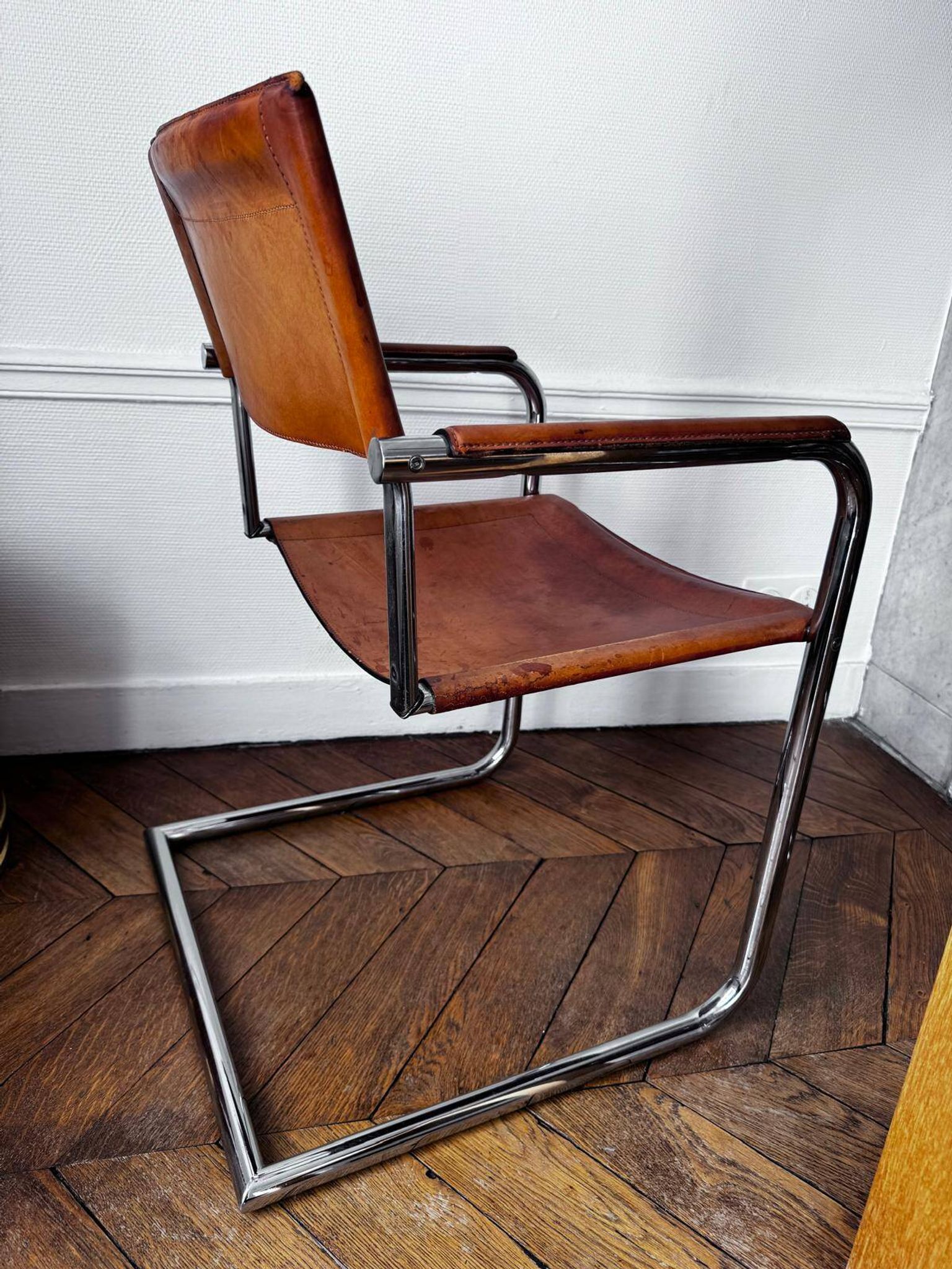 4 fauteuils cantilever Matteo Grassi en cuir cognac