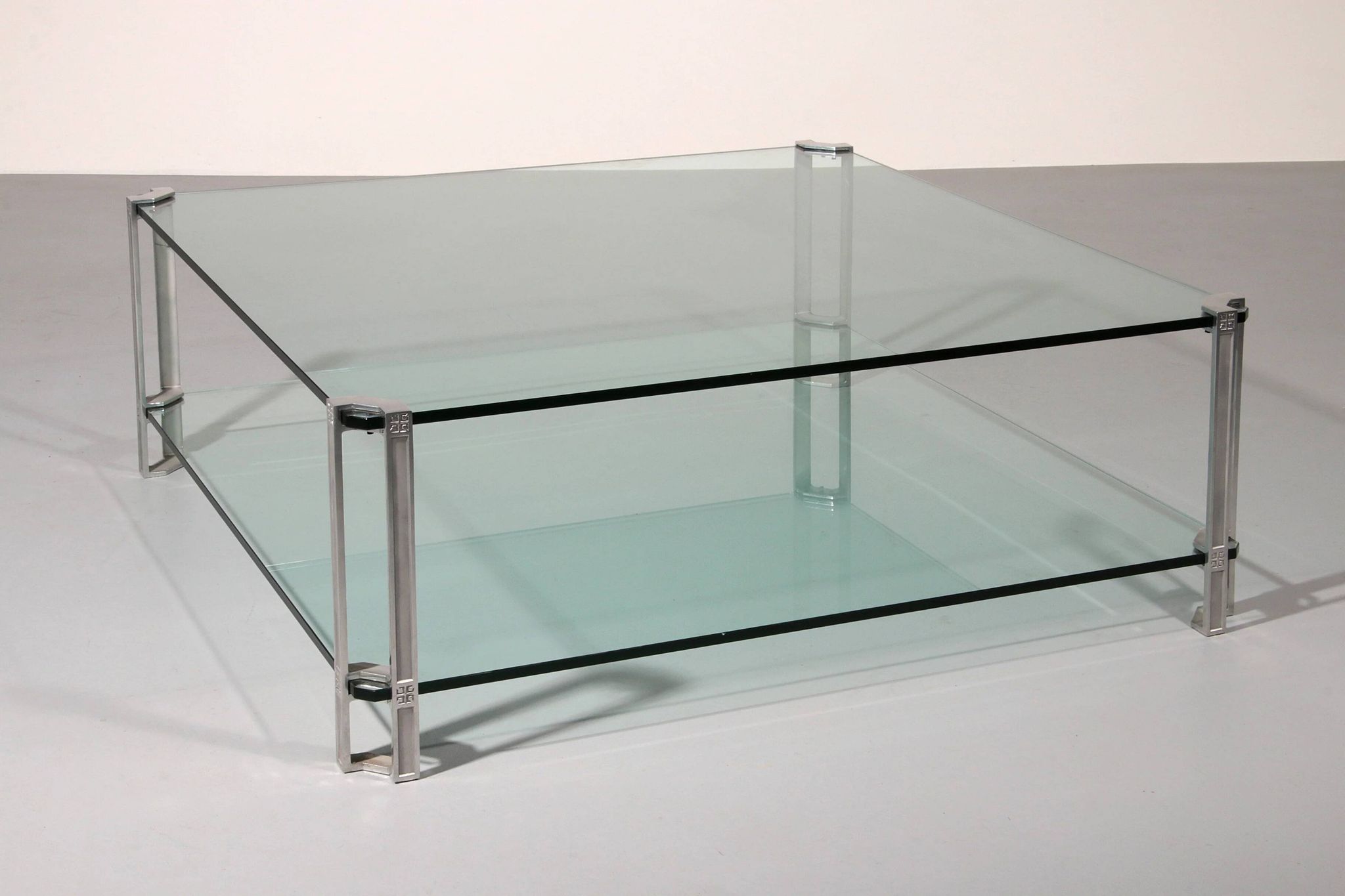 Grande table basse de Peter Ghyczy, modèle T24 (120x120x45)