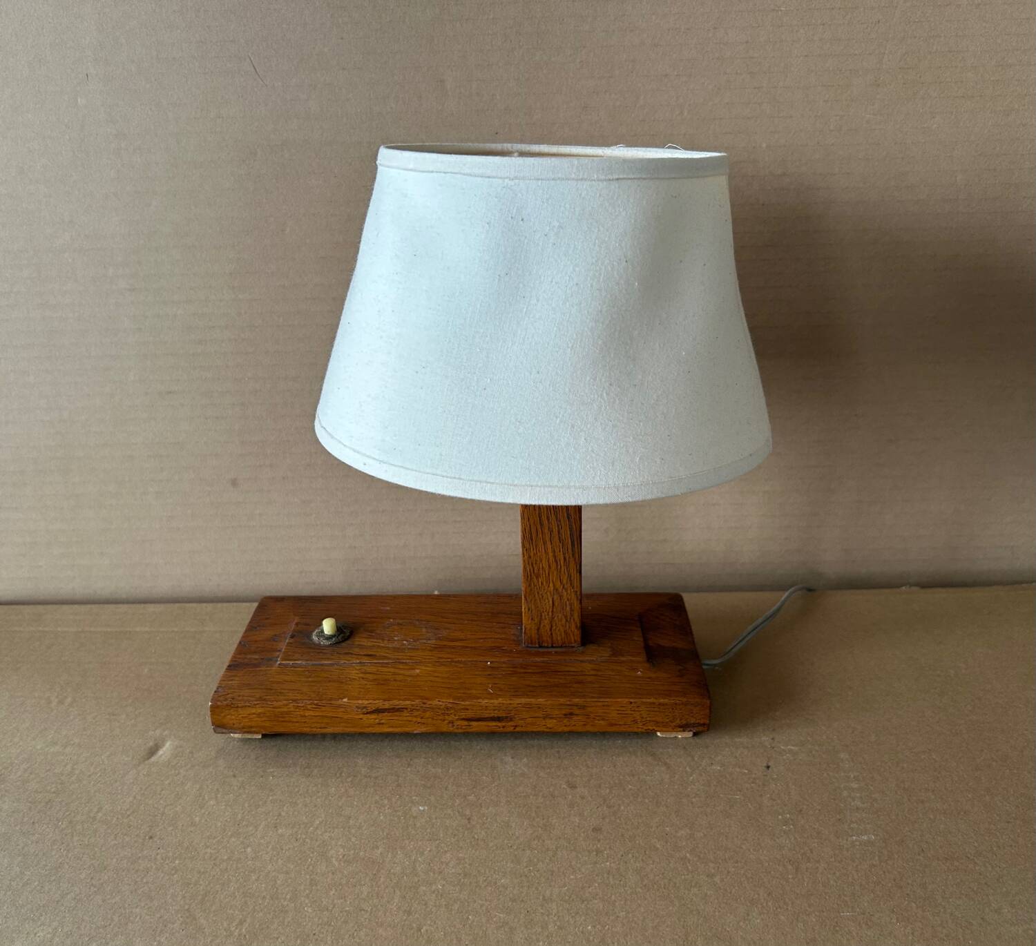 Petite lampe à poser en bois