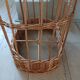 Panier porte bouteilles ancien en rotin
