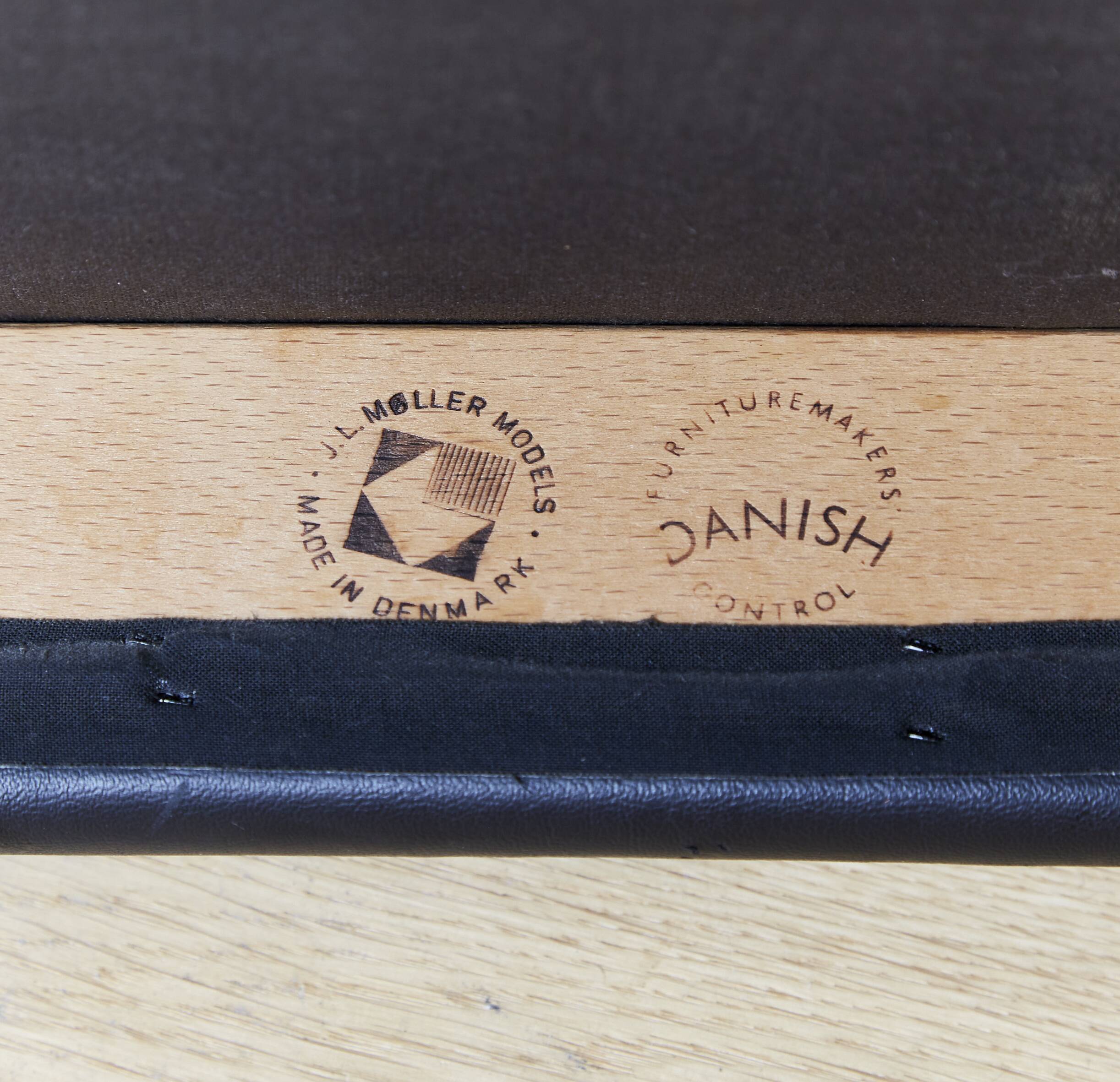 Chaise Niels Otto Møller n°65 pour JL Møller