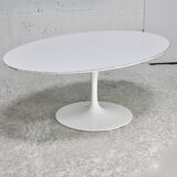 Knoll coffee table, Eero Saarinen, "tulip" model, white melamine wood. Signed, USA, circa 1960