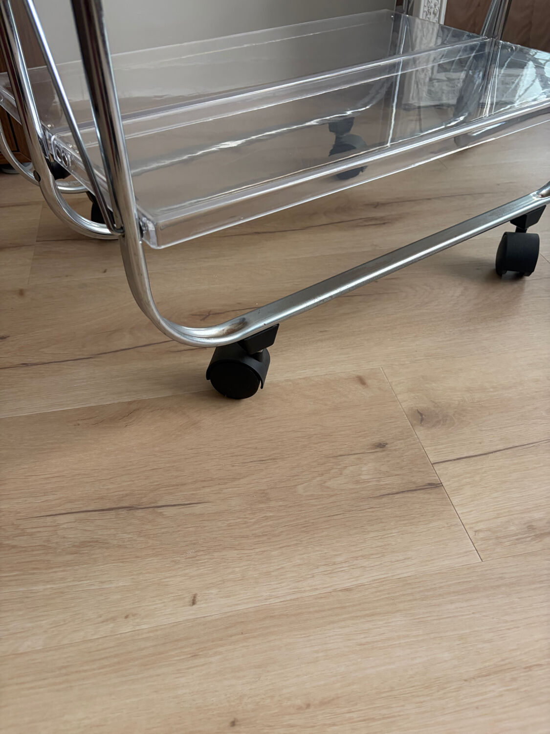 Folding dessert table in acrylic on wheels