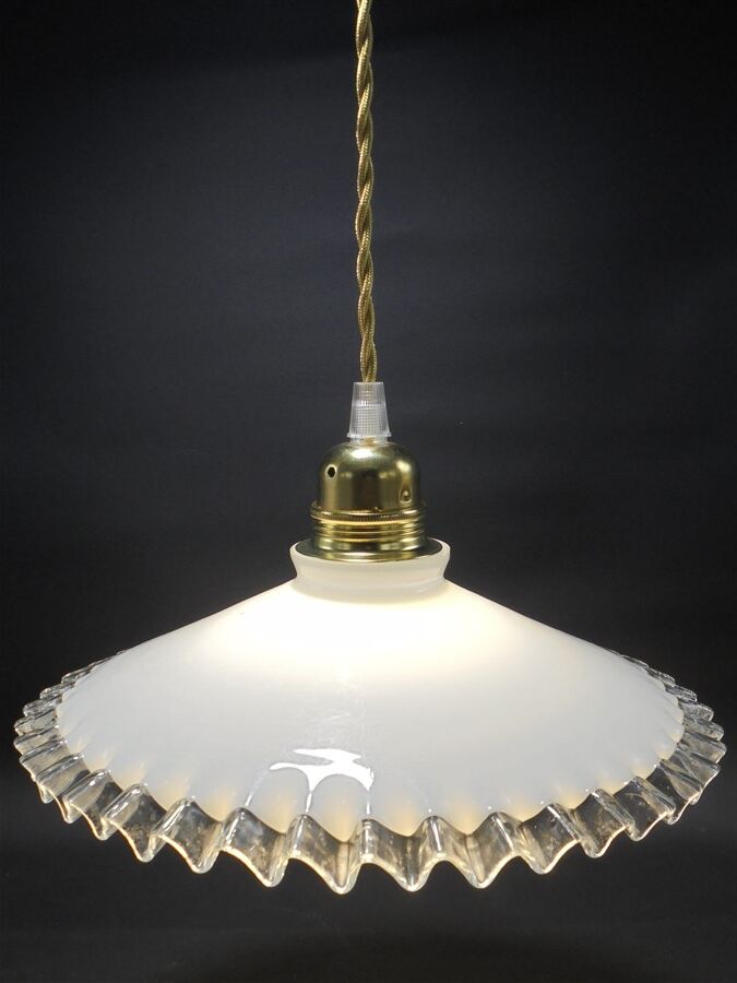 Suspension en opaline