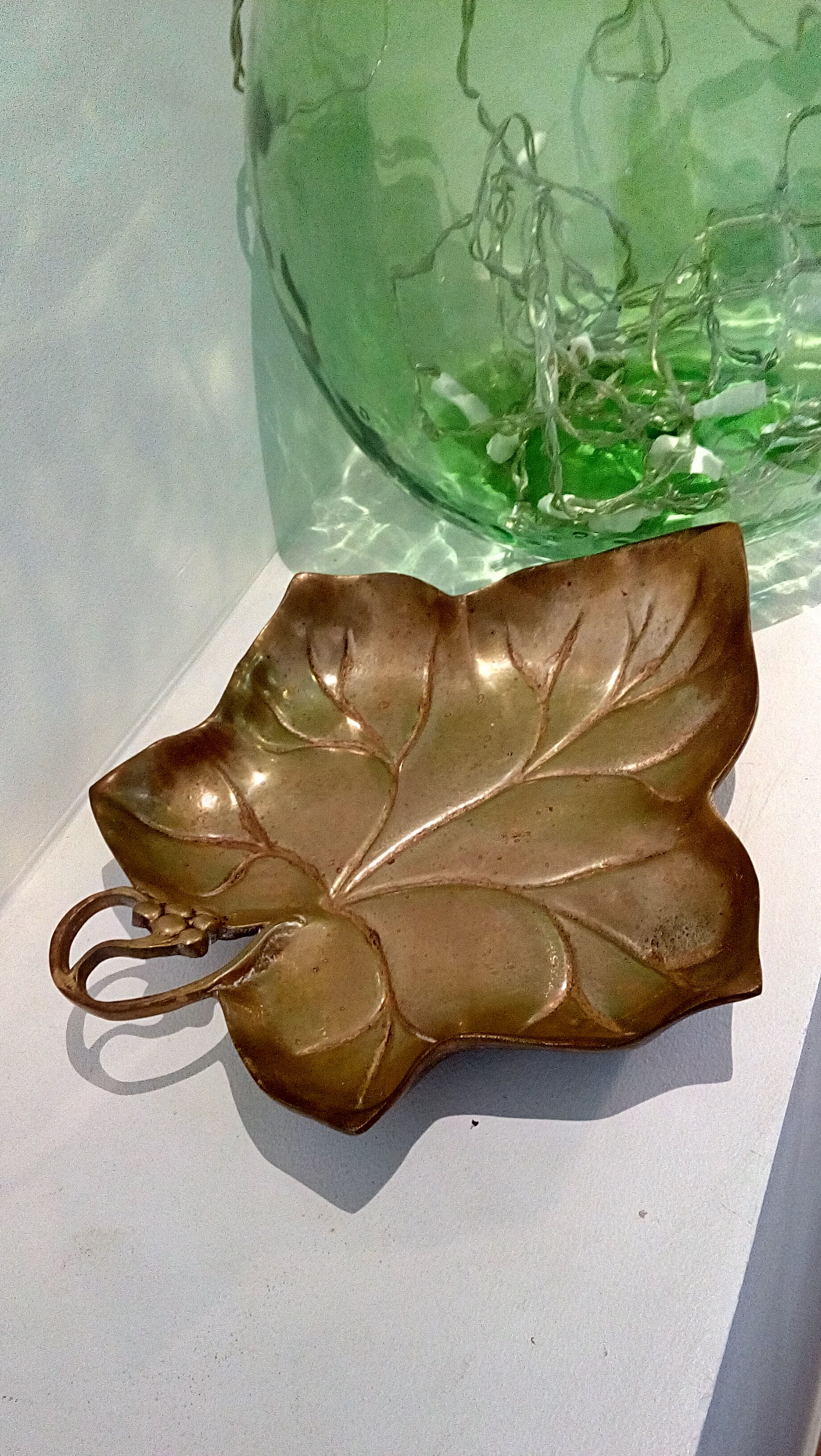 Brass leaf catchall
