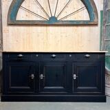 Buffet enfilade of trade