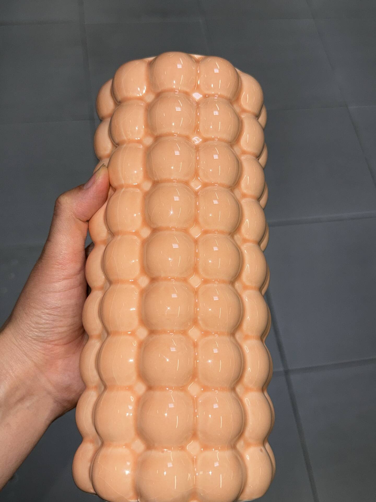Vase au design à la fois classique et moderne