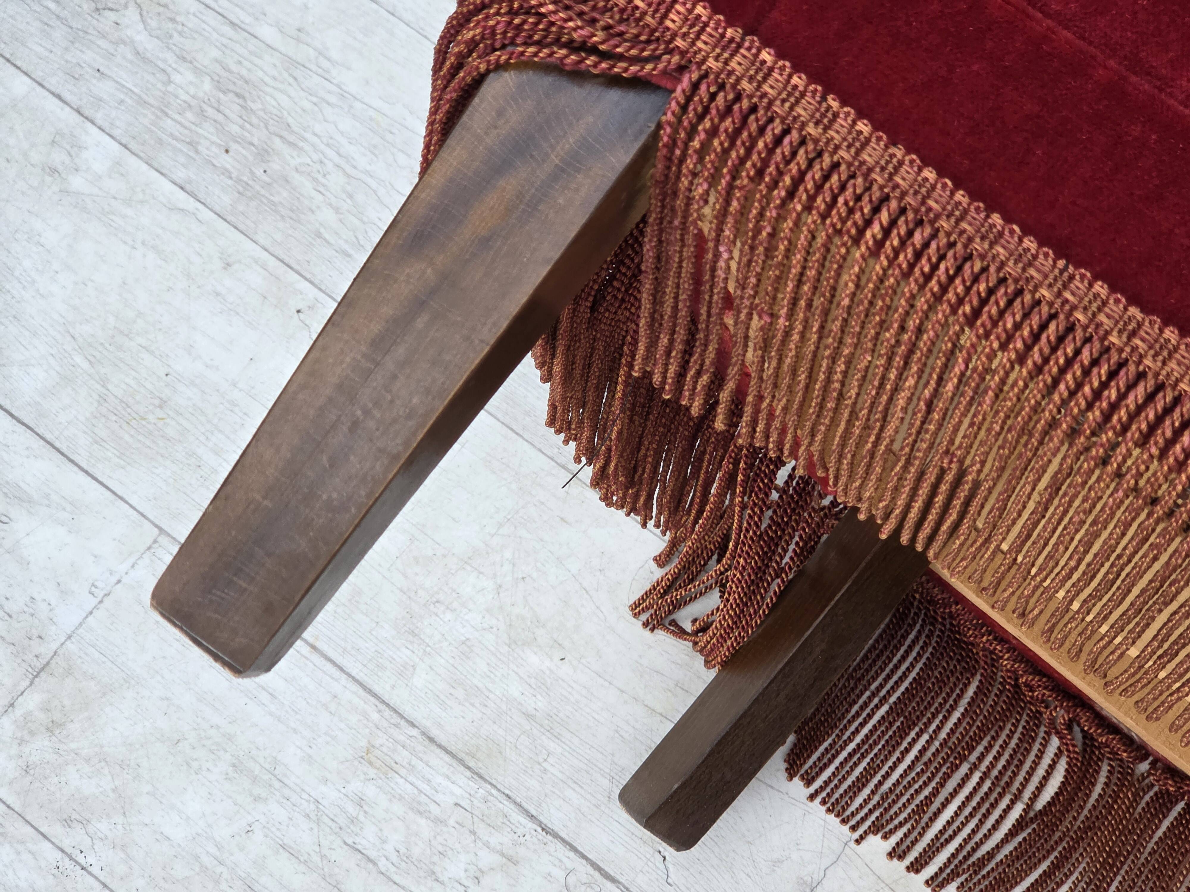 Fauteuil danois des années 1970, velours de mobilier, pieds en bois d'orme.