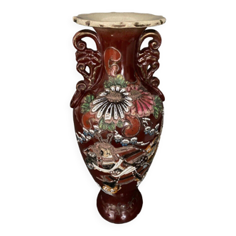 Vase Japon 1900 fond rouge décor de guerrier riche ornementation
