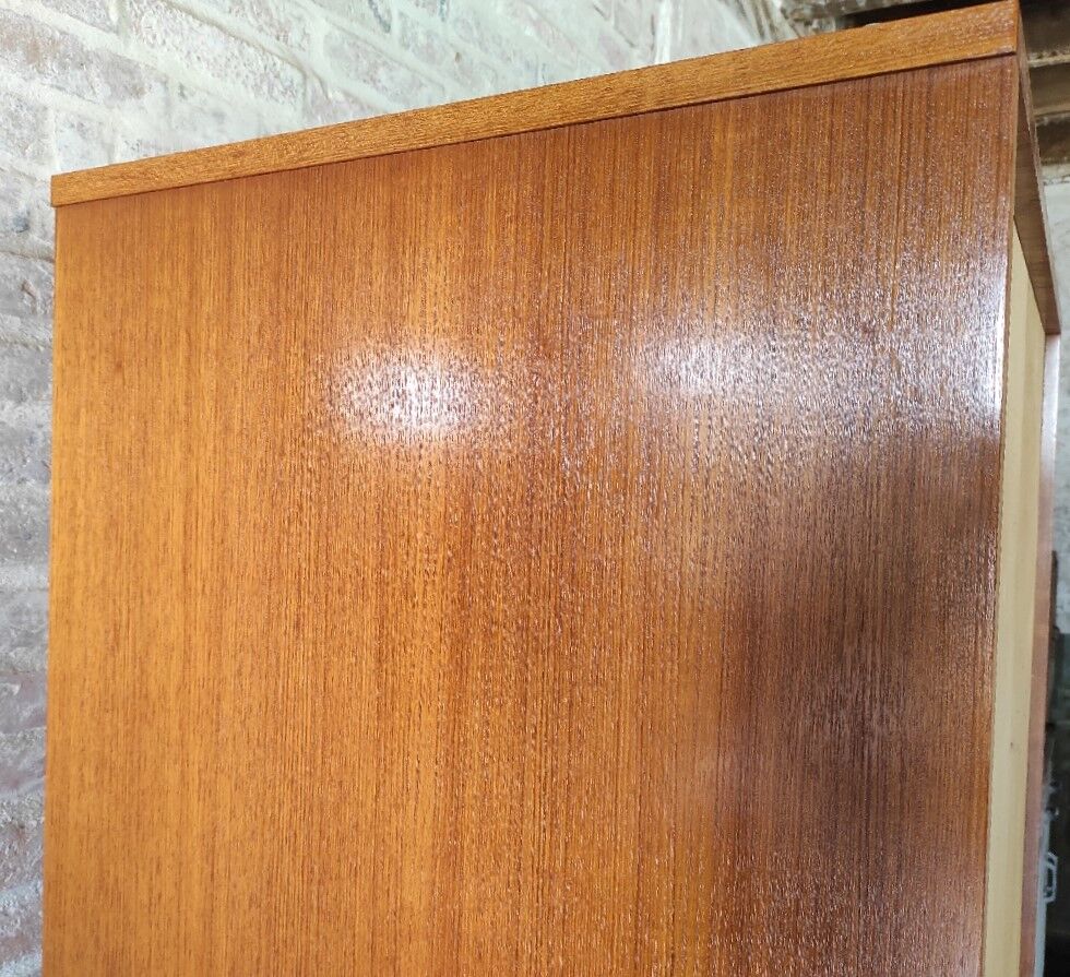 Armoire vintage