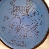 A pair of Thun earthenware plates by Lanz Gwatt.