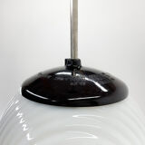 Suspension en verre de lait et en bakélite, années 1950