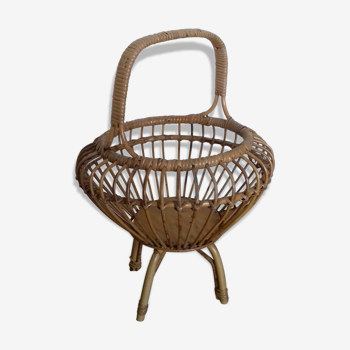 Basket rattan on foot